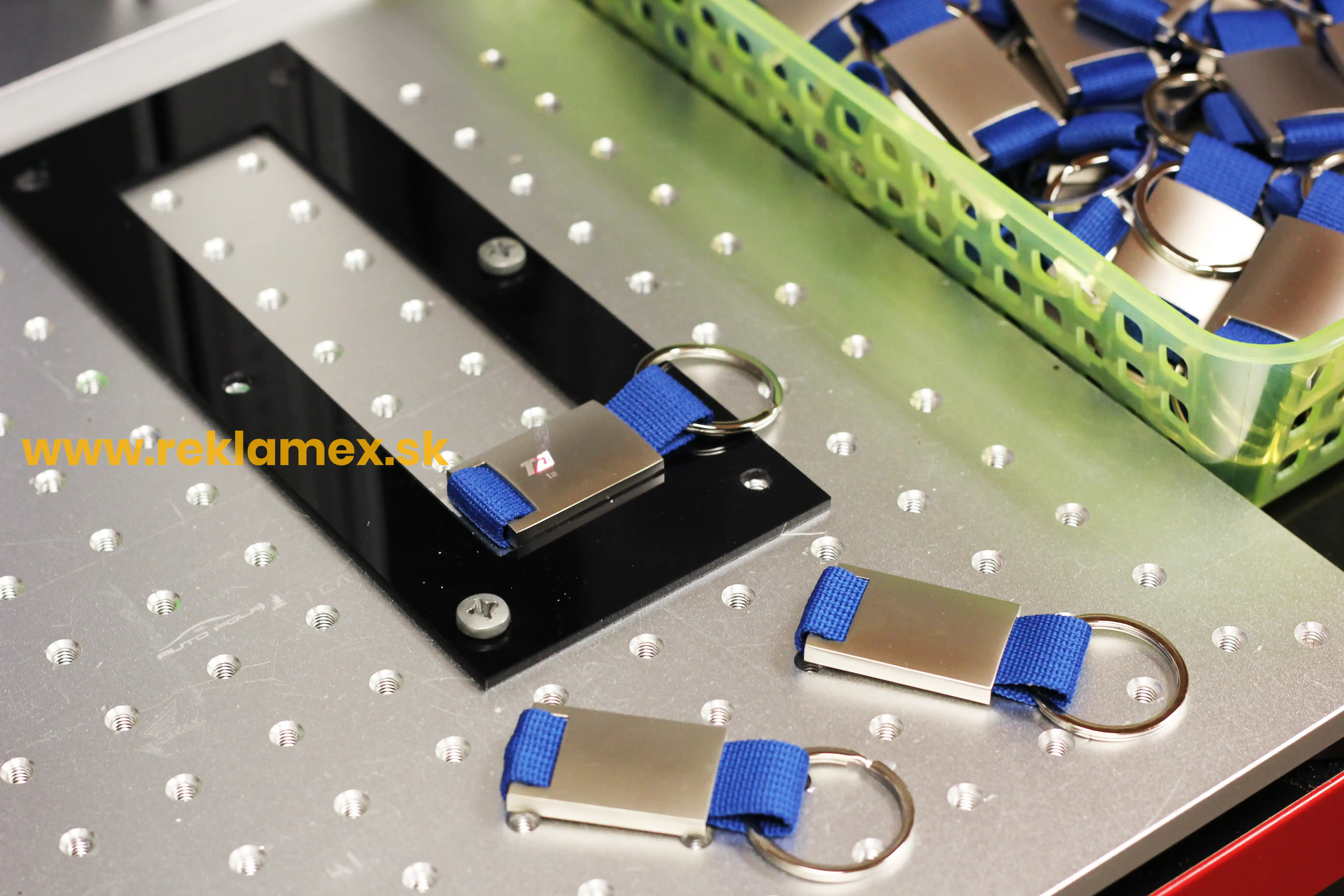 Reklamné prívesky s gravírovaním - Apal