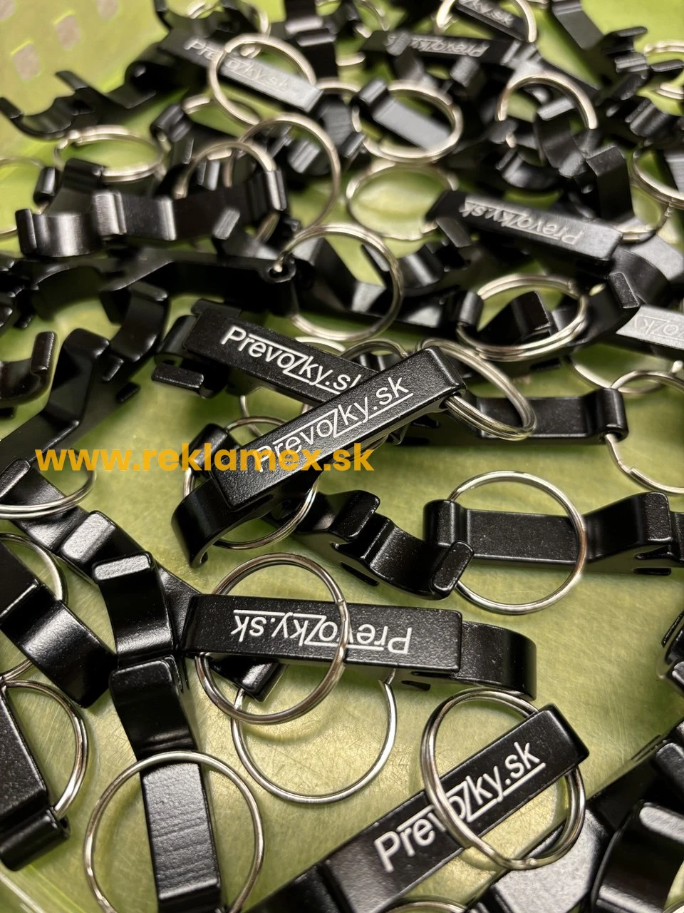 Reklamné kľúčenky s otváračom s gravírovaním - Oranti