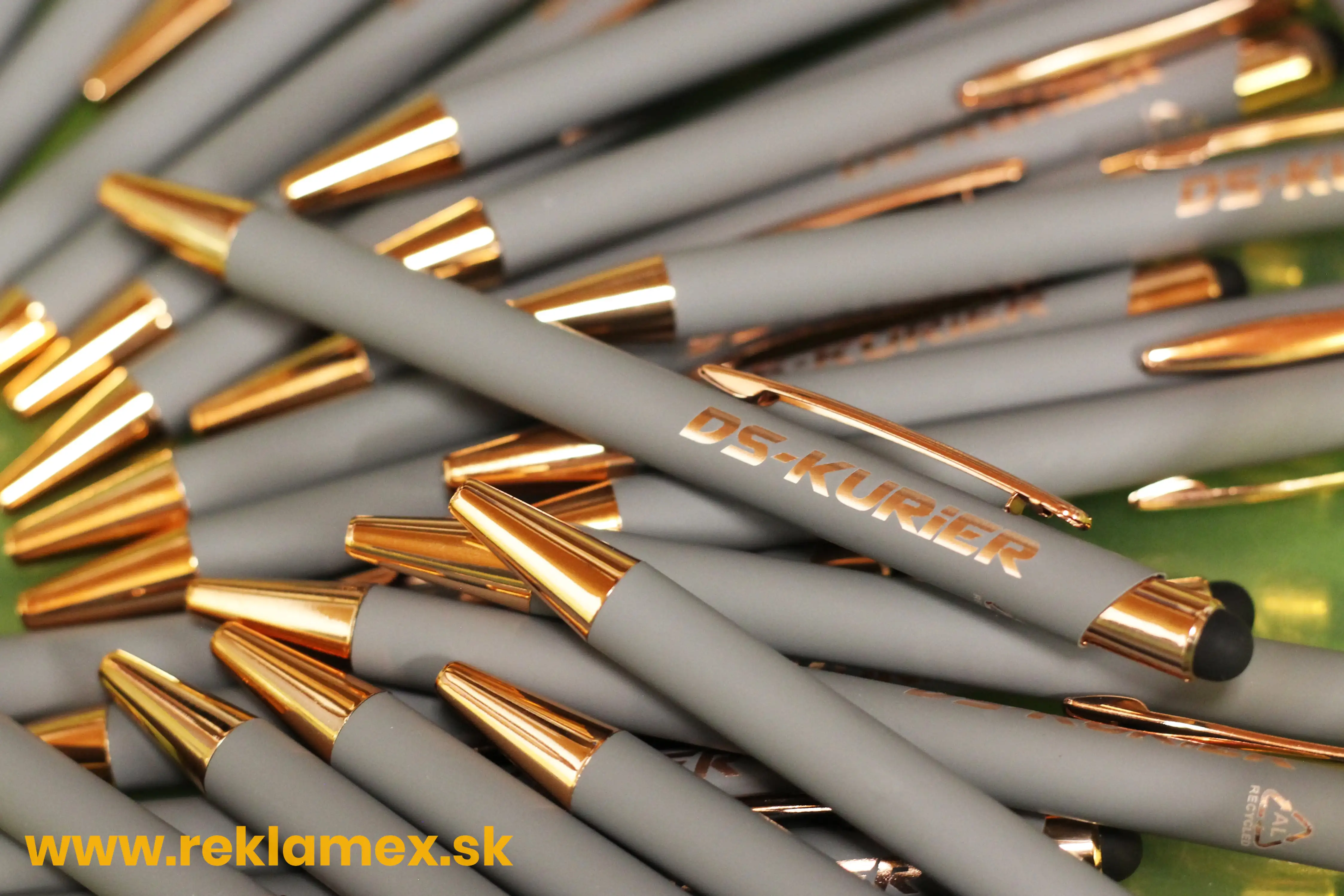 Perá s gravírovaním loga - Aurum