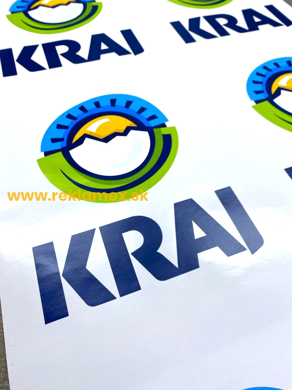 Reklamné veľkoformátové nálepky na mieru