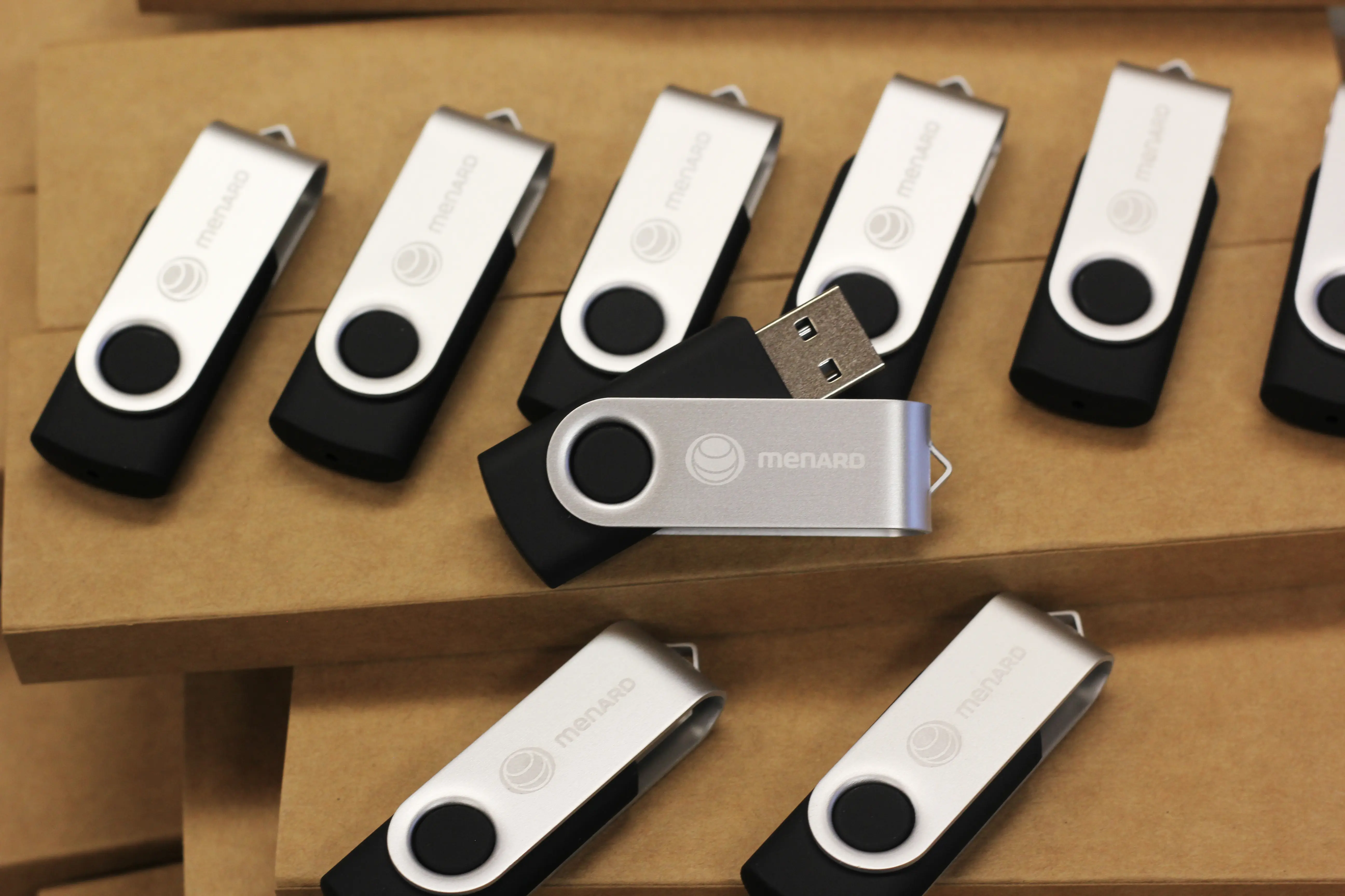 Reklamné USB kľúče s vlastným logom