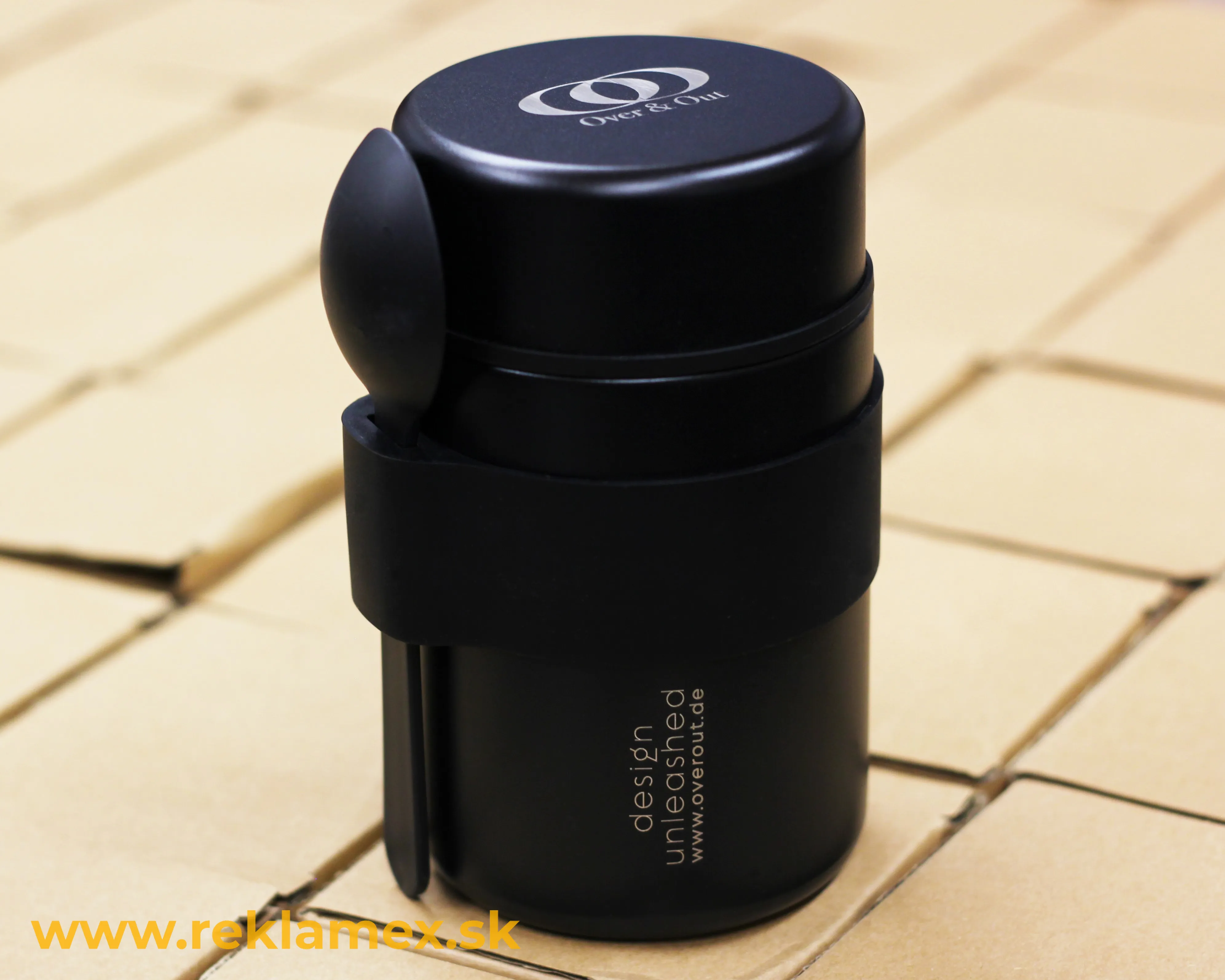 Reklamné boxy na jedlo s gravírovaním